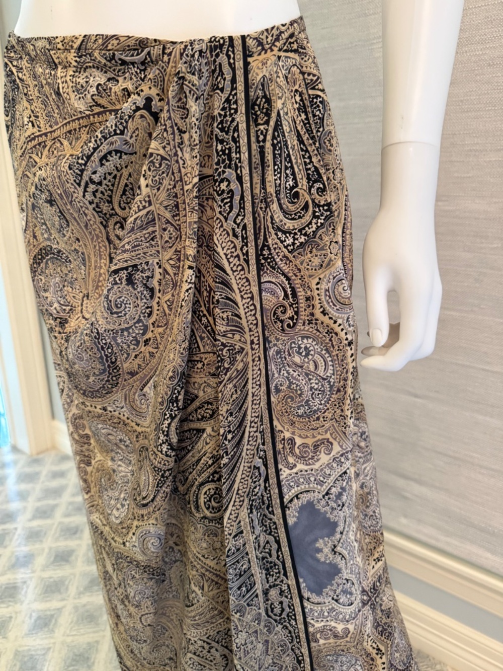 Vintage 90s Emanuel Ungaro 100% Silk Paisley Sarong Wrap Midi Skirt 14/48 - Picture 2 of 7
